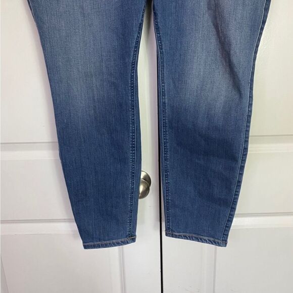 Torrid Bombshell Skinny Straight Leg Blue Jeans with Pockets stretchy size 24 - Picture 10 of 12
